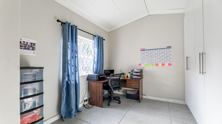To Let 2 Bedroom Property for Rent in Avondale Western Cape